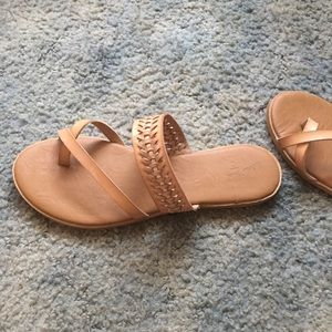 Universal Thread tan sandals